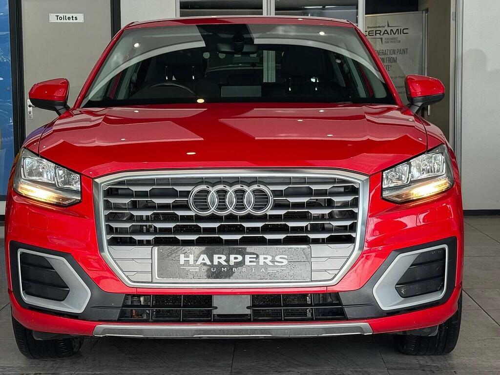 Audi Q2 Tfsi Cod Sport Suv 1.4 Red #4