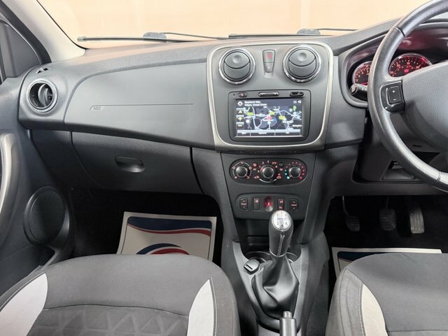 Dacia Sandero Stepway Hatchback 0.9 Tce Laureate Euro 5 201414 White #17