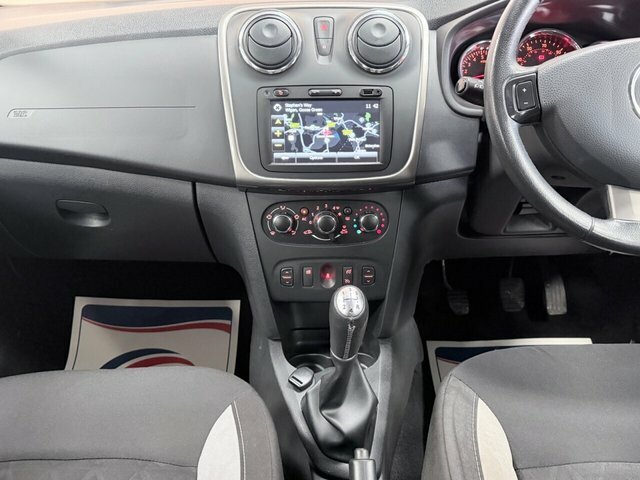 Dacia Sandero Stepway Hatchback 0.9 Tce Laureate Euro 5 201414 White #16