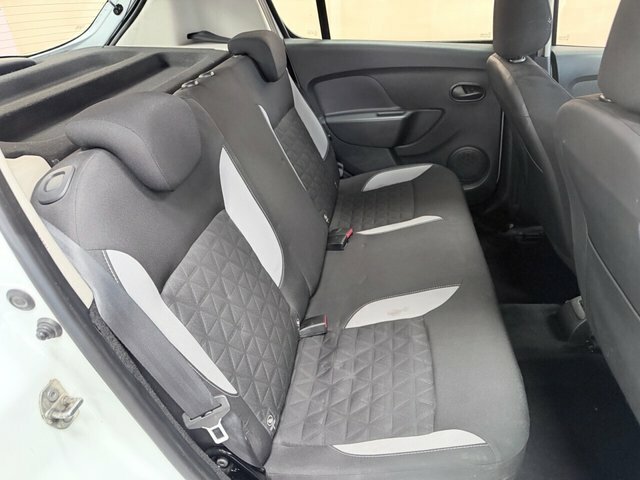 Dacia Sandero Stepway Hatchback 0.9 Tce Laureate Euro 5 201414 White #19