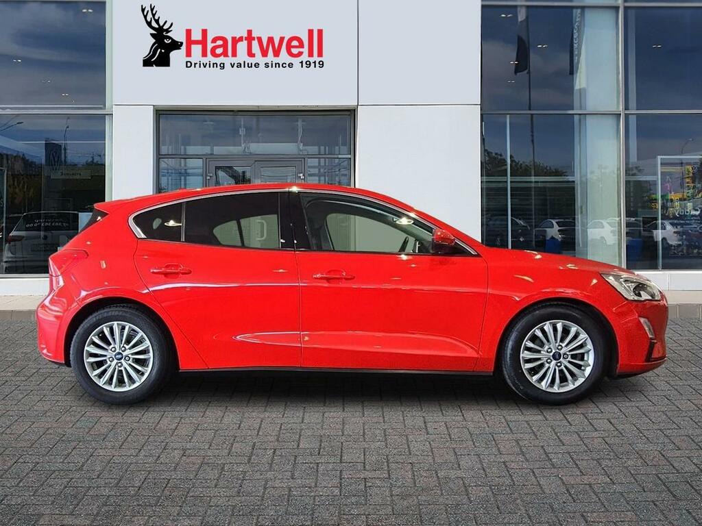 Ford Focus 1.0T Ecoboost Titanium Hatchback Red #2