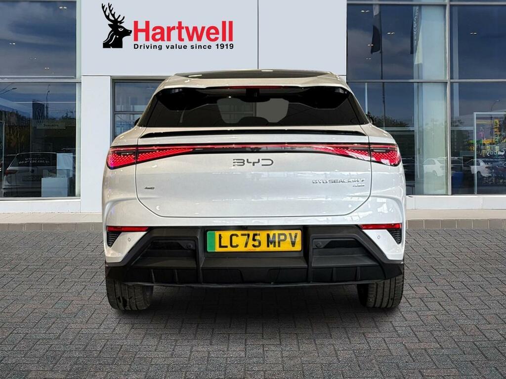 Byd Sealion 7 82.5Kwh Design Suv Awd 530 Ps White #4