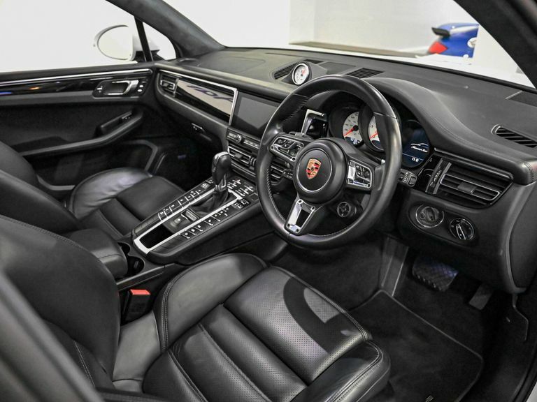 Porsche Macan Turbo Pdk YS70SGO White #2