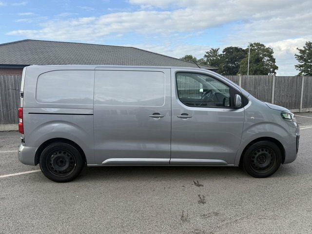 Vauxhall Vivaro 1.5 Turbo D 2700 Sportive Panel Van Man Grey #2