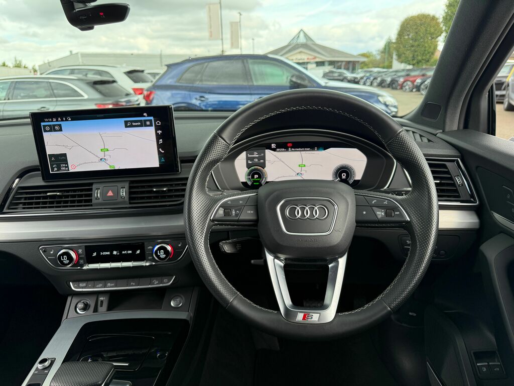 Audi Q5 S Line Black #6