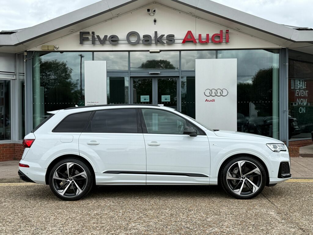 Audi Q7 Black Edition Black #2