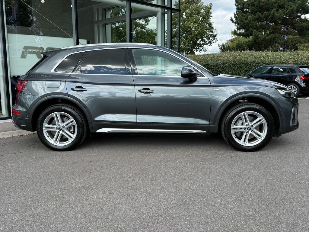Audi Q5 S Line Black #2