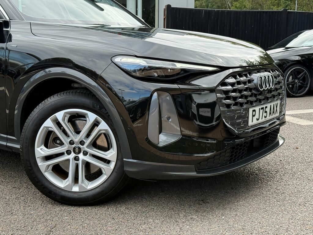 Audi Q5 Sport Black #2