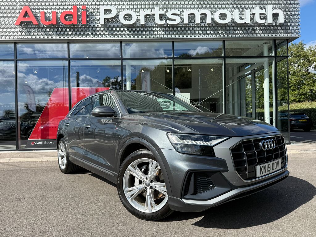 Audi Q8 S Line Black