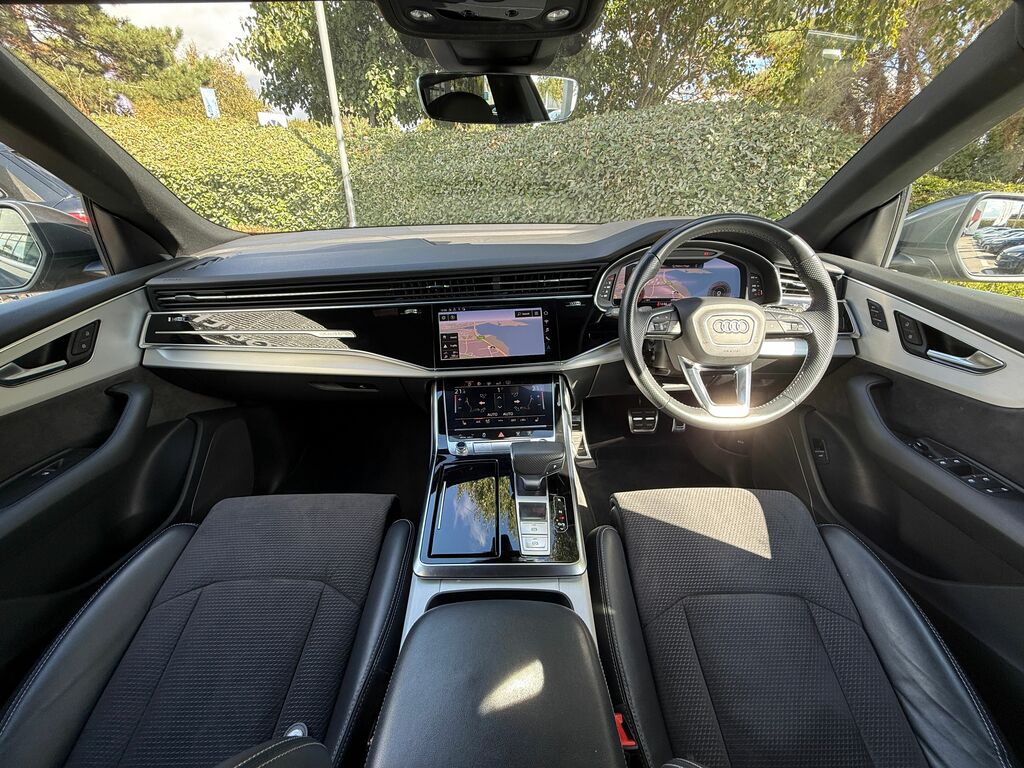 Audi Q8 S Line Black #5