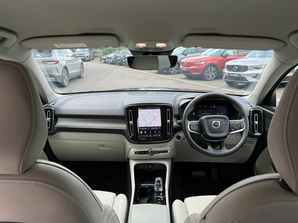 Volvo XC40 Plus Black #3