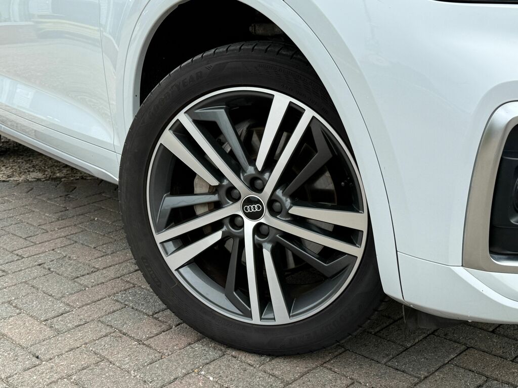 Audi Q5 Competition Black #5