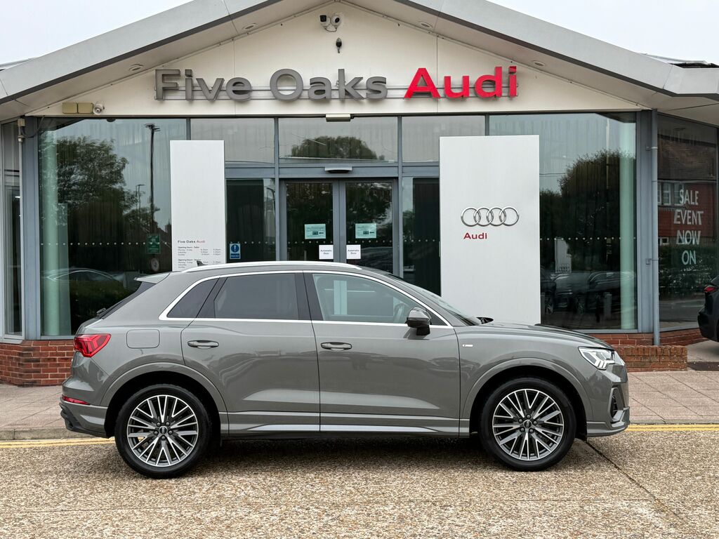 Audi Q3 S Line Black #2