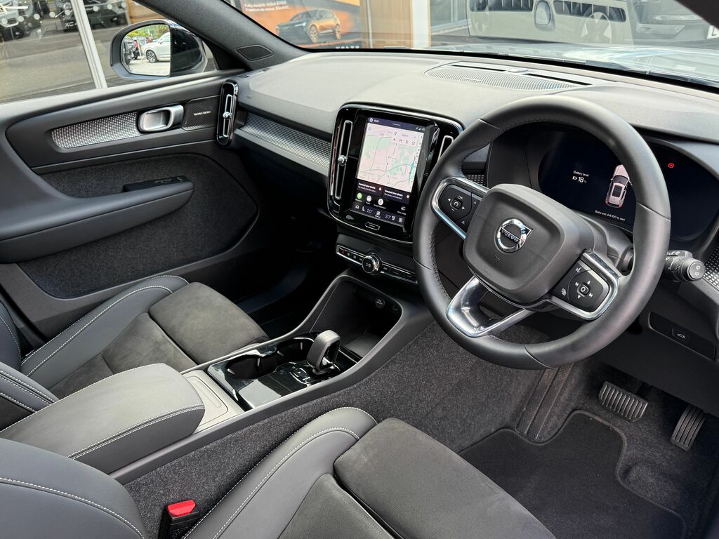 Volvo EX40 Ultra Black Edition Black #5