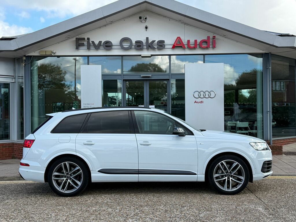 Audi Q7 Black Edition Black #2