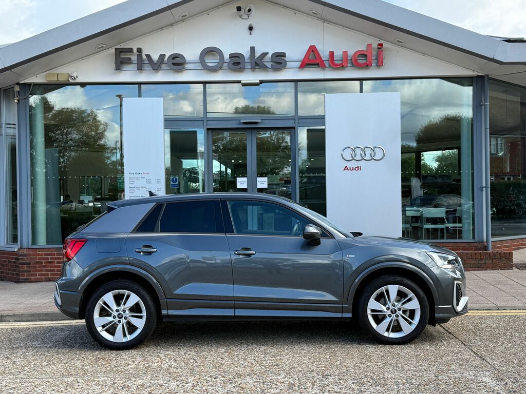Audi Q2 S Line Black #2