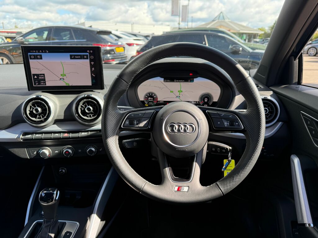 Audi Q2 S Line Black #6