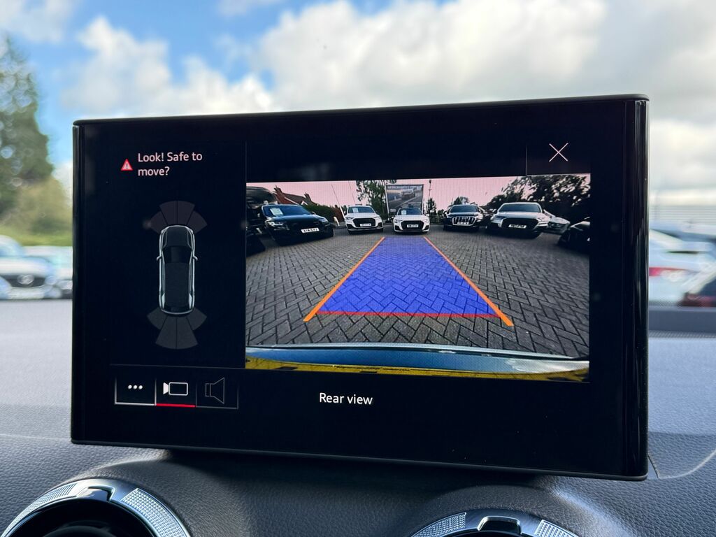 Audi Q2 S Line Black #4