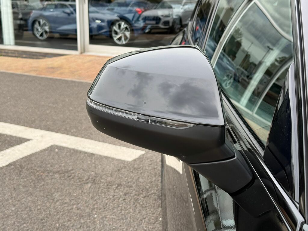 Audi Q5 Black Edition L9XPG Black #4