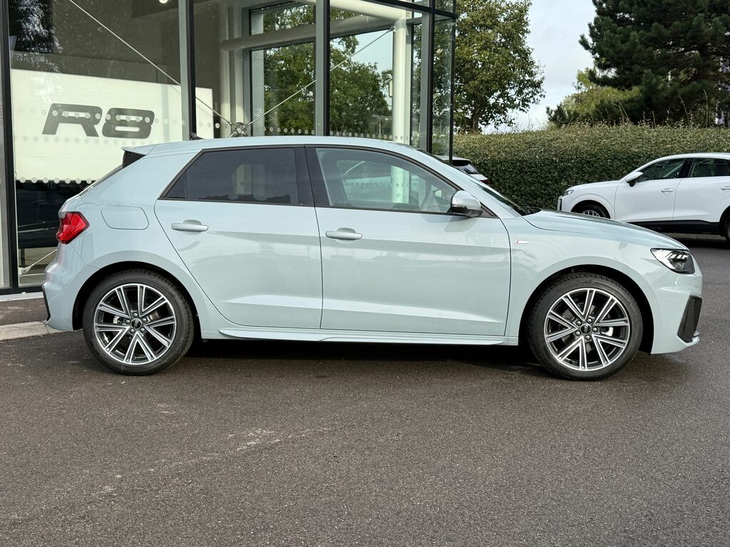 Audi A1 S Line Black #2