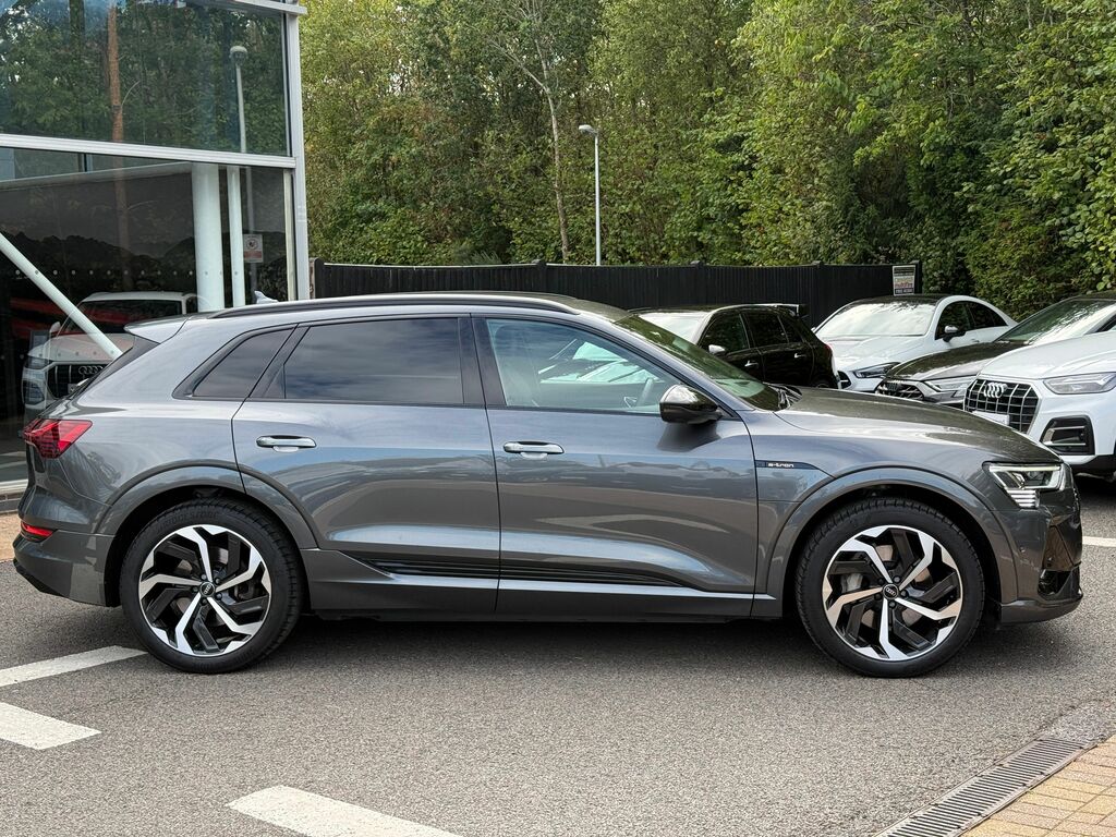 Audi E-tron Black Edition Black #2