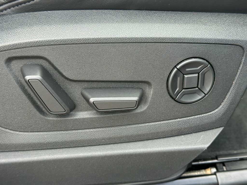 Audi E-tron Black Edition Black #6