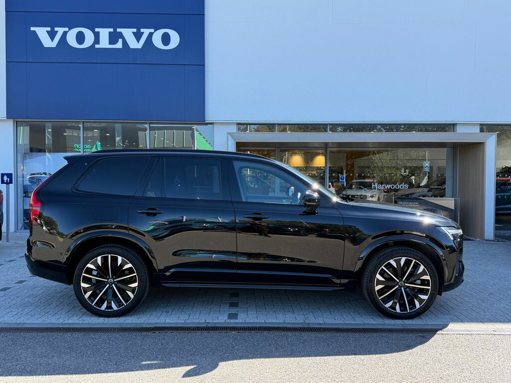 Volvo XC90 Ultra Black