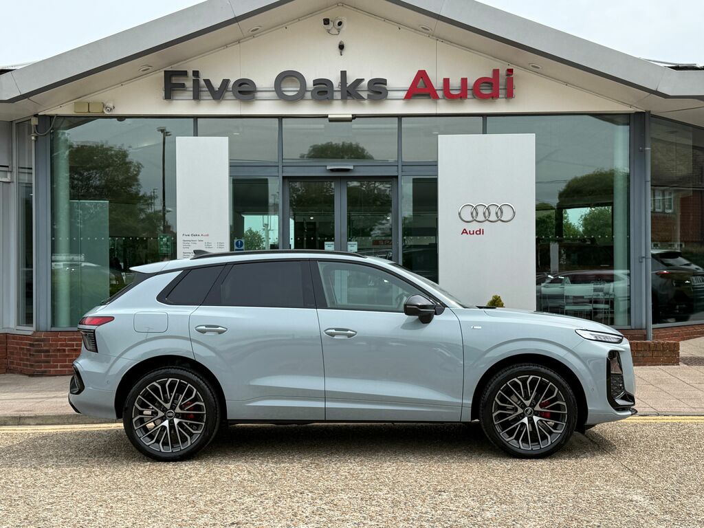 Audi Q3 Edition 1 Black #2