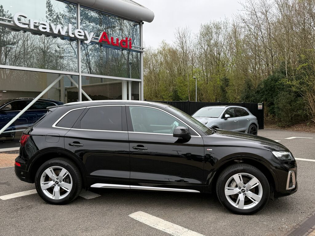 Audi Q5 S Line Black #2