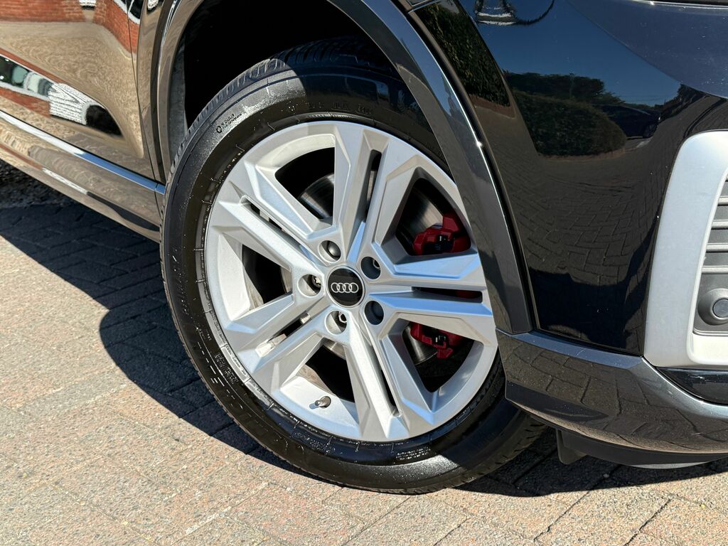 Audi Q2 Sport Black #6