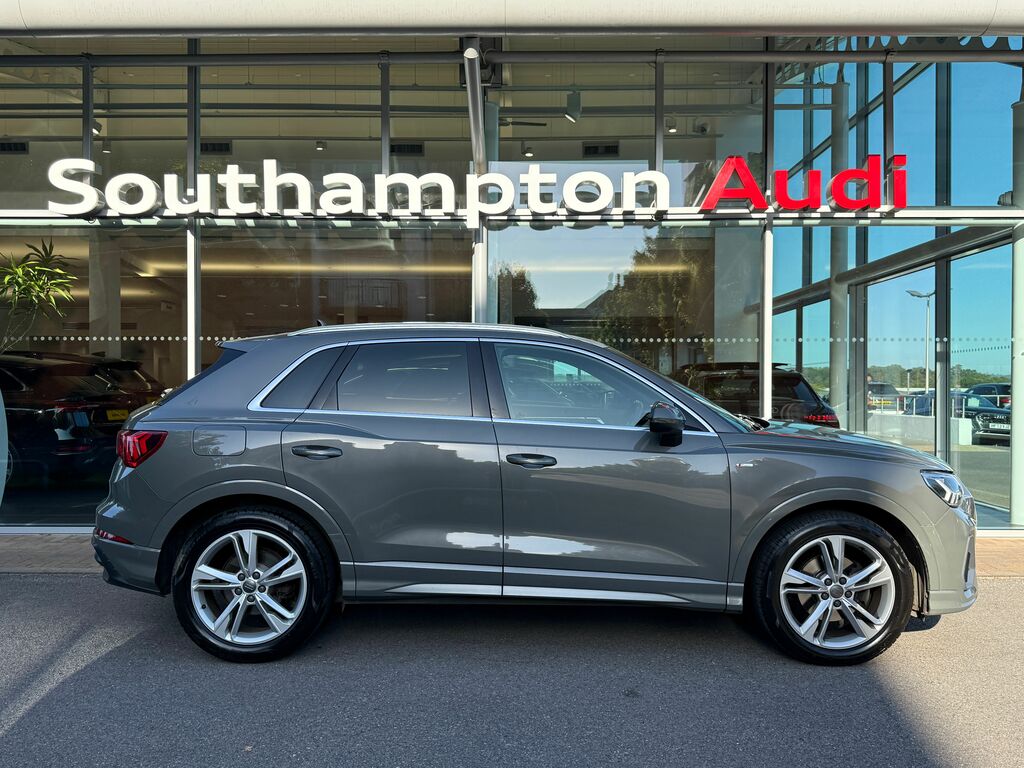 Audi Q3 S Line Black #2