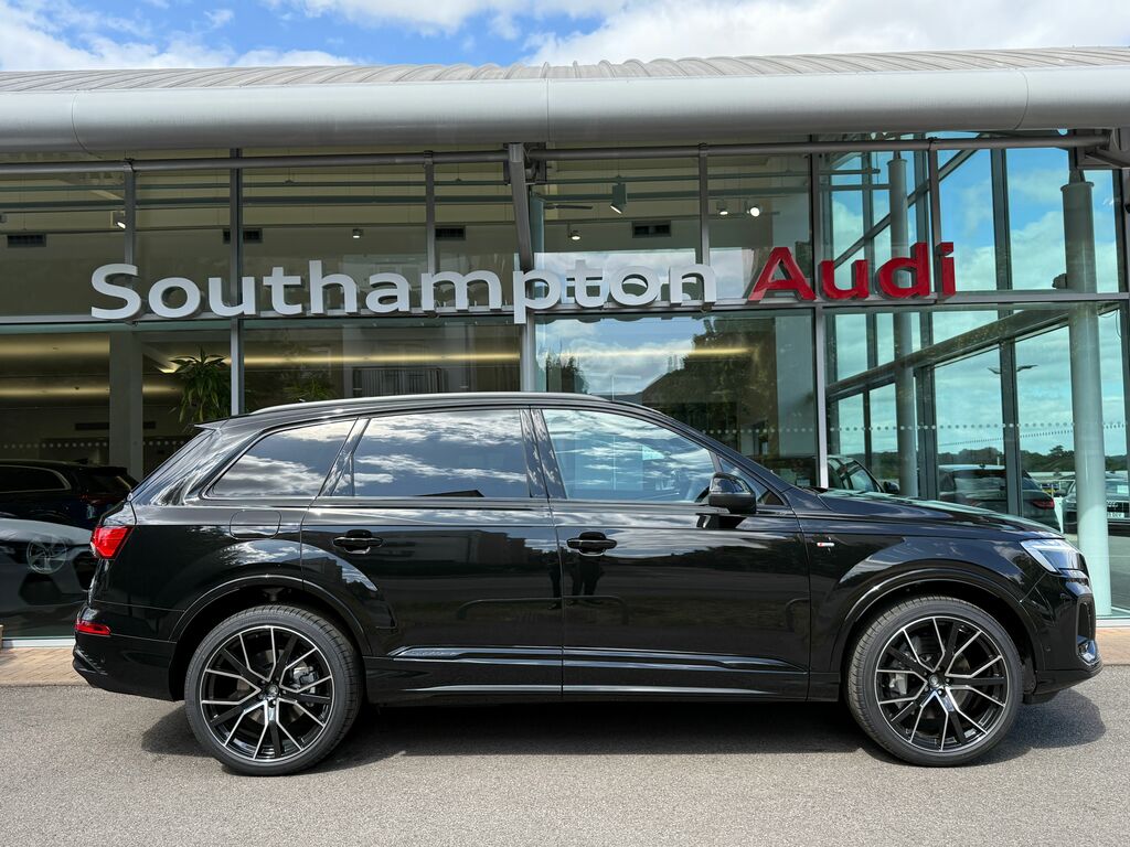 Audi Q7 Black Edition Black #4