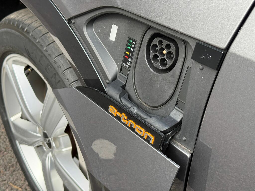 Audi E-tron 300Kw 55 Quattro 95Kwh S Line Cs Silver #49