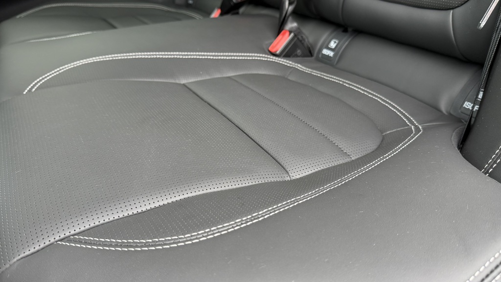Jaguar XE 2.0 D200 Mhev R-dynamic Se Black Saloon Red #56