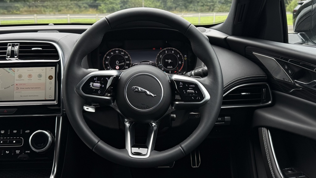 Jaguar XE 2.0 D200 Mhev R-dynamic Se Black Saloon Red #14