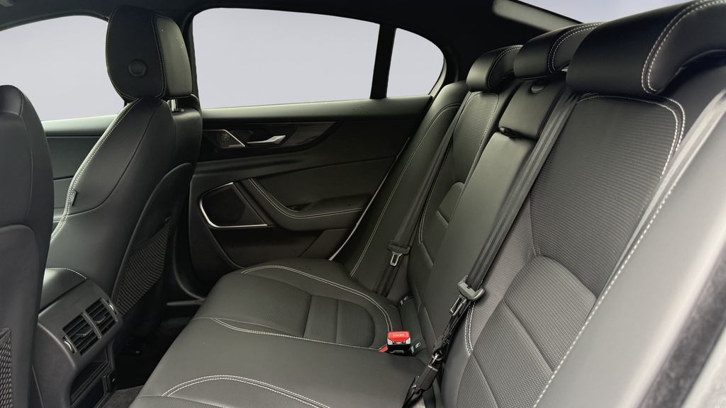 Jaguar XE 2.0 D200 Mhev R-dynamic Se Black Saloon Red #4