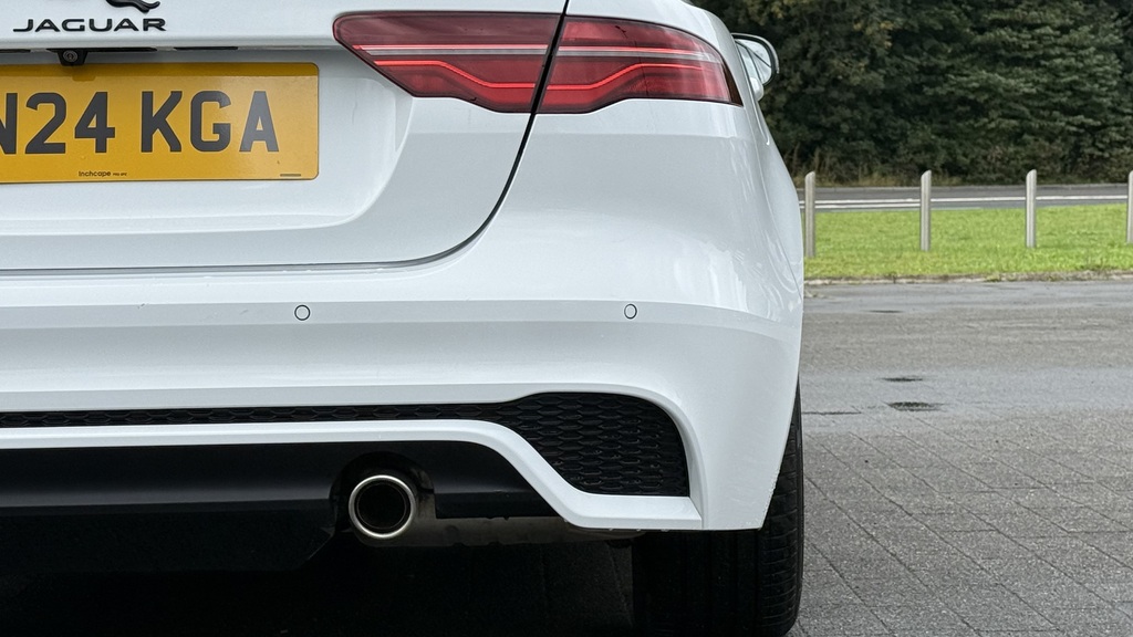Jaguar XE 2.0 D200 Mhev R-dynamic Se Black Saloon Red #29