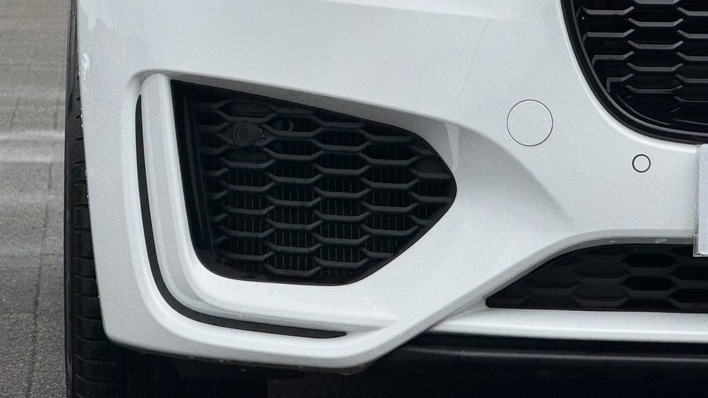 Jaguar XE 2.0 D200 Mhev R-dynamic Se Black Saloon Red #24