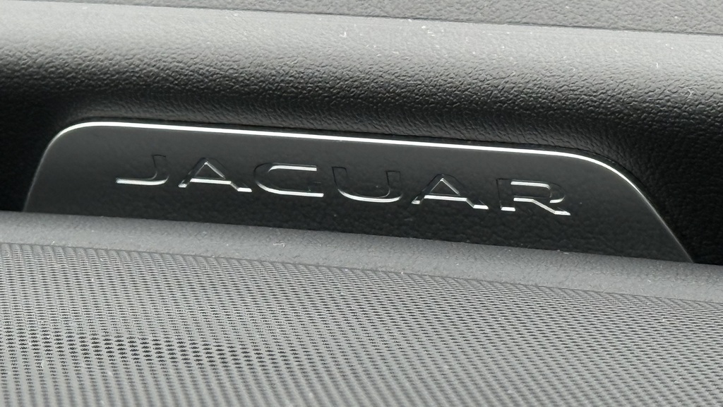 Jaguar XE 2.0 D200 Mhev R-dynamic Se Black Saloon Red #41
