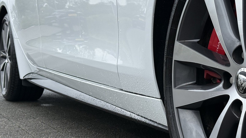 Jaguar XE 2.0 D200 Mhev R-dynamic Se Black Saloon Red #26