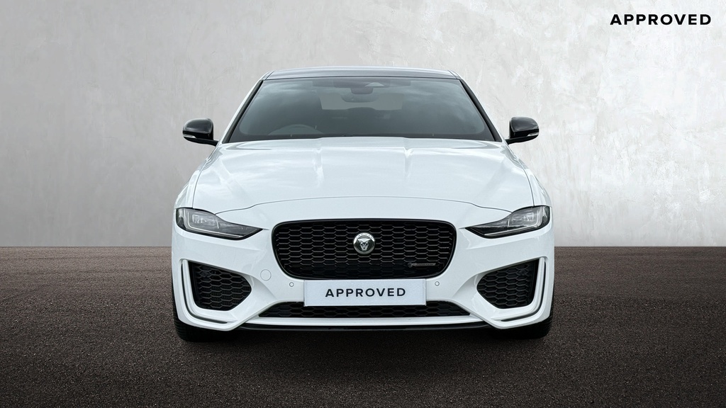 Jaguar XE 2.0 D200 Mhev R-dynamic Se Black Saloon Red #7
