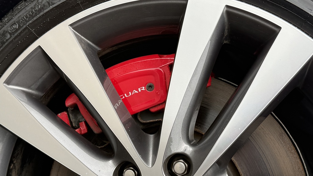 Jaguar XE 2.0 D200 Mhev R-dynamic Se Black Saloon Red #30