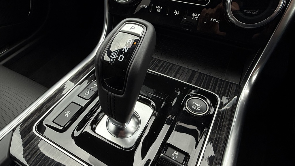 Jaguar XE 2.0 D200 Mhev R-dynamic Se Black Saloon Red #13