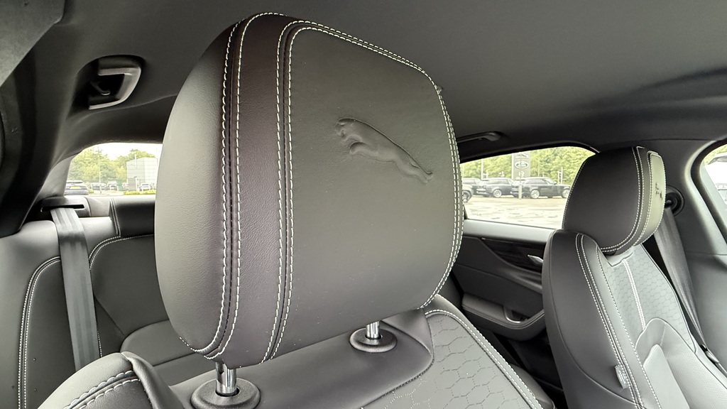 Jaguar XE 2.0 D200 Mhev R-dynamic Se Black Saloon Red #47