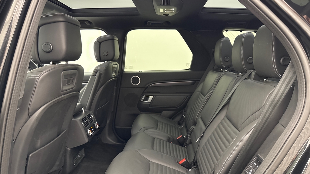 Land Rover Discovery D350 Metropolitan Edition Santorini Black Black #4