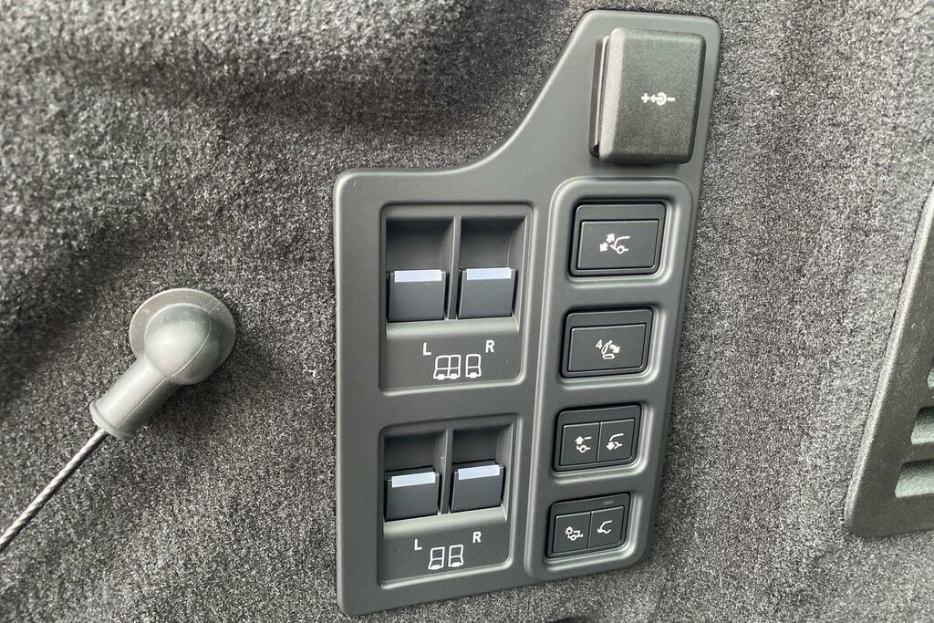 Land Rover Discovery Metropolitan Edition Black #44