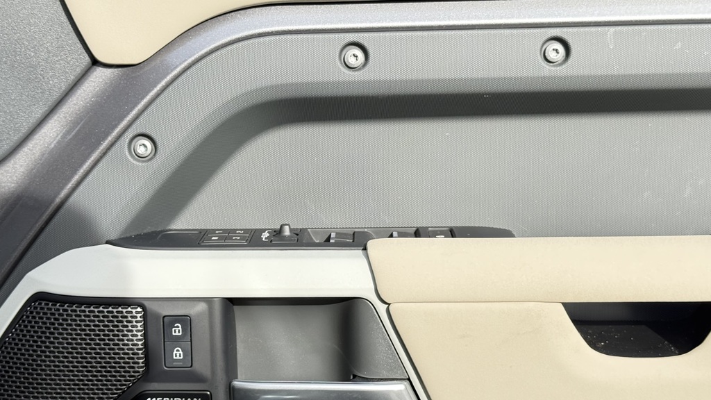Land Rover Defender 110 3.0 D300 X-dynamic Hse White #35