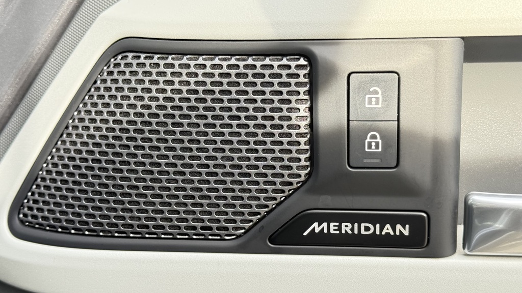 Land Rover Defender 110 3.0 D300 X-dynamic Hse White #36