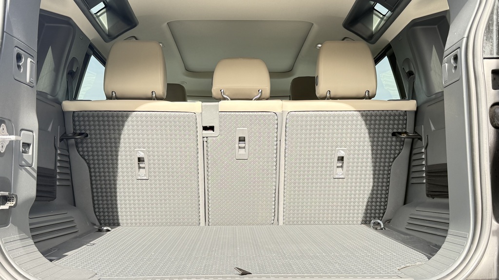 Land Rover Defender 110 3.0 D300 X-dynamic Hse White #10