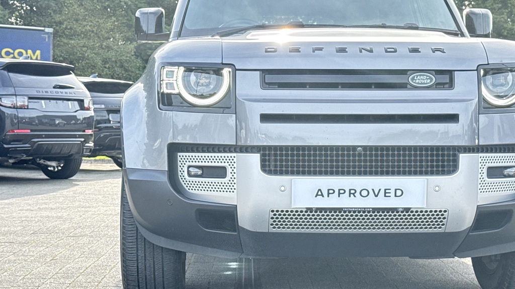 Land Rover Defender 110 3.0 D300 X-dynamic Hse White #56